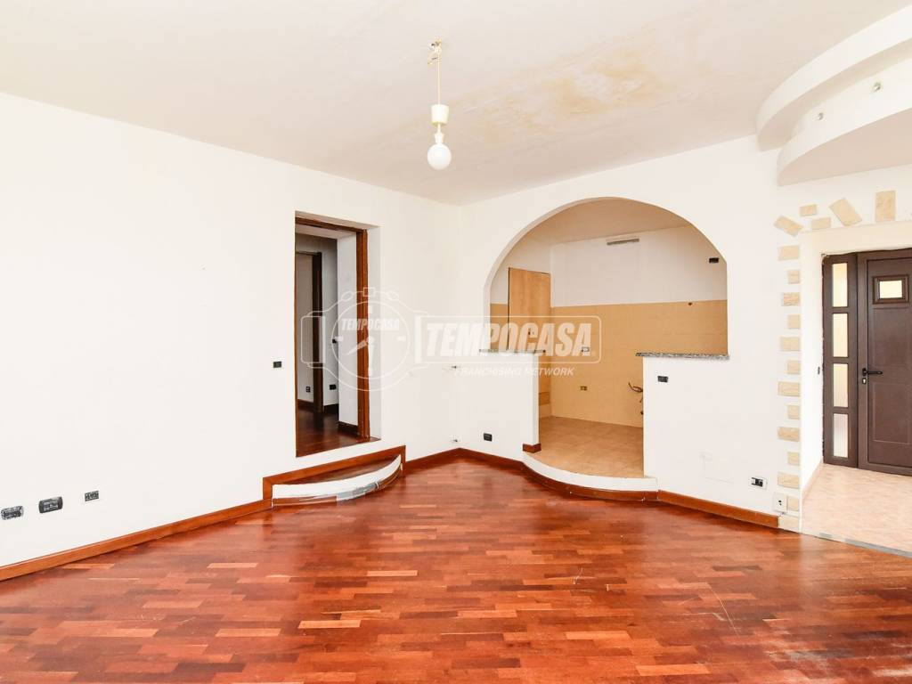 appartamento in vendita ad Erba