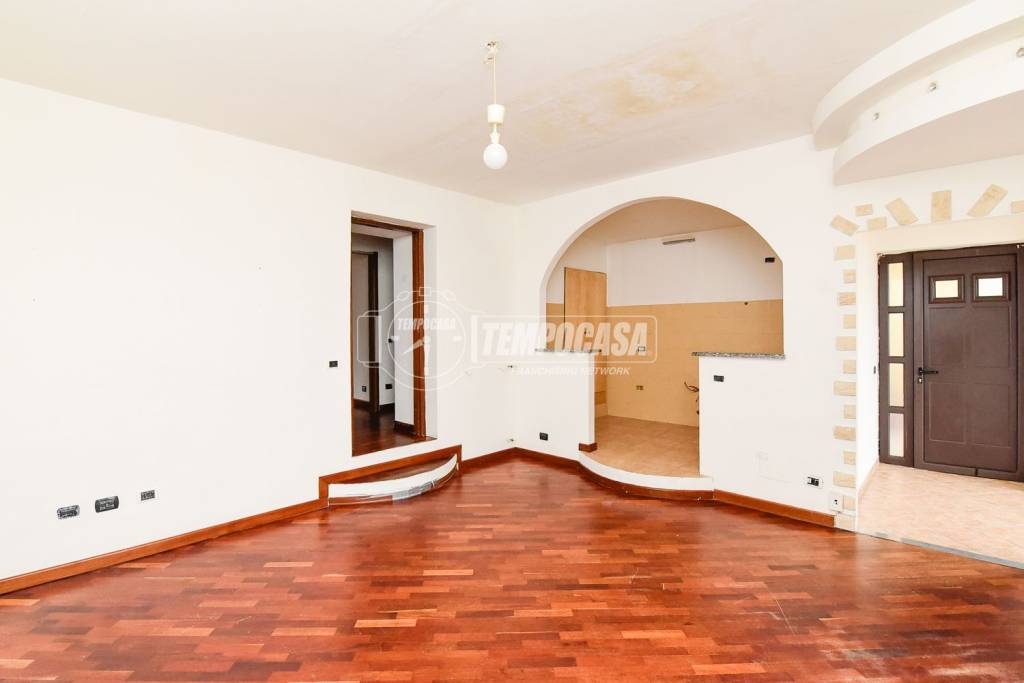 appartamento in vendita ad Erba