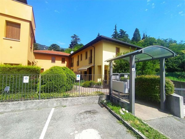 appartamento in vendita ad Erba