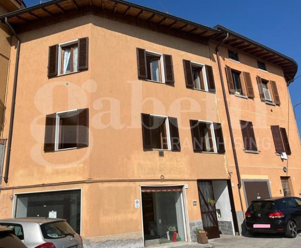 casa indipendente in vendita ad Erba