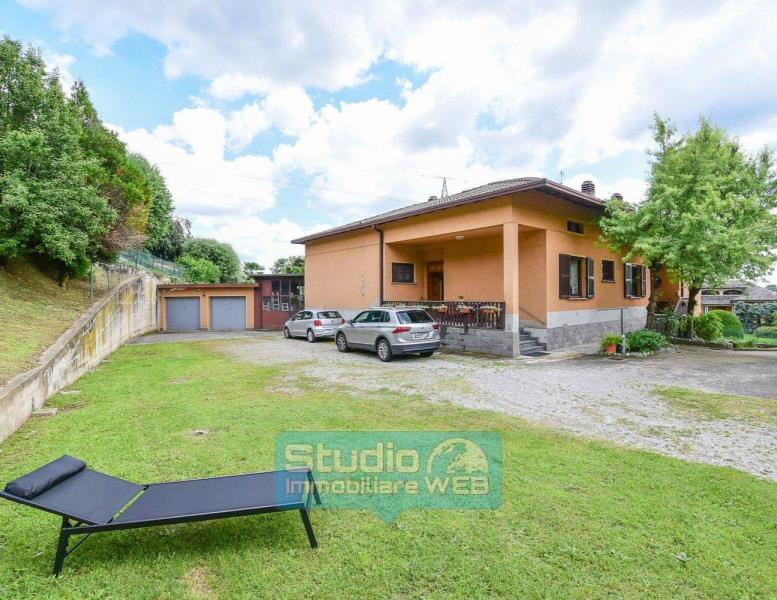 casa indipendente in vendita ad Erba