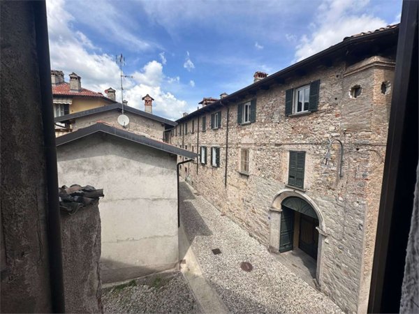appartamento in vendita ad Erba
