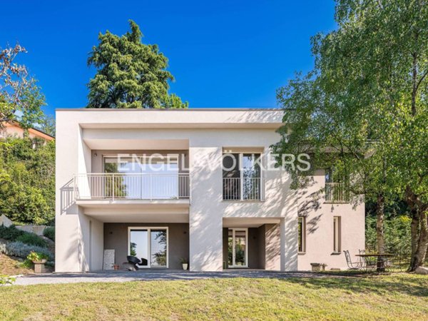 casa indipendente in vendita ad Erba