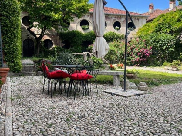 casa indipendente in vendita ad Erba
