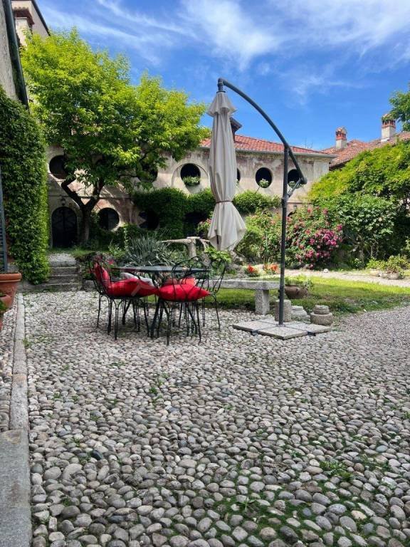 casa indipendente in vendita ad Erba