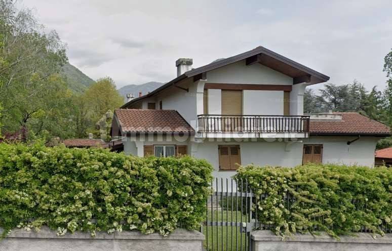 casa indipendente in vendita ad Erba
