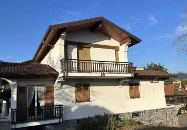 appartamento in vendita ad Erba