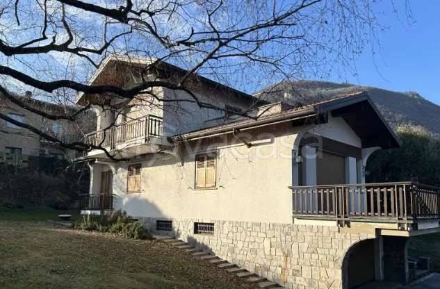 casa indipendente in vendita ad Erba