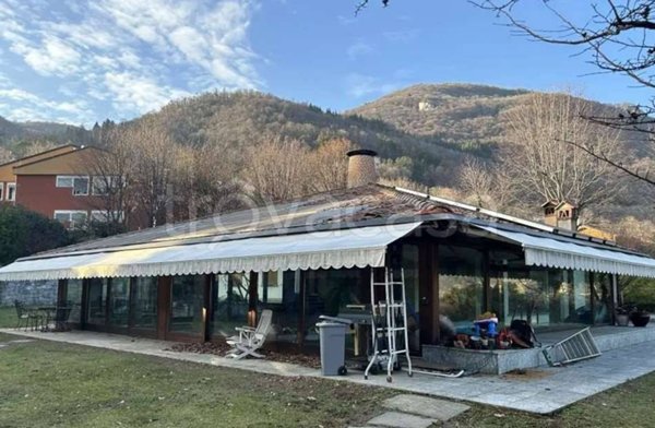 casa indipendente in vendita ad Erba