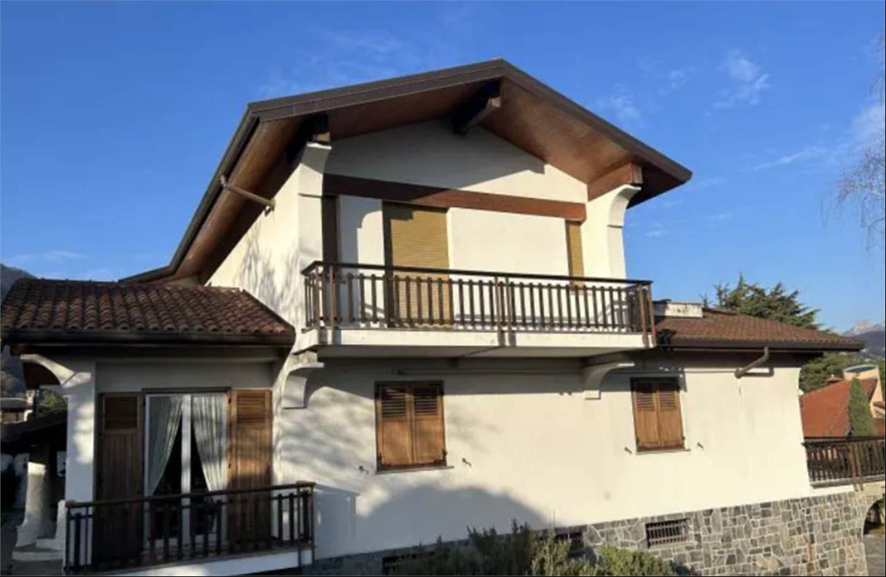 appartamento in vendita ad Erba