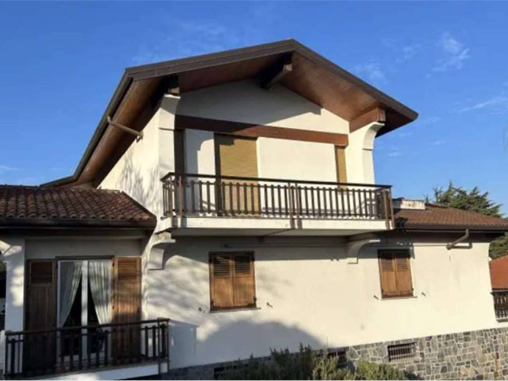 appartamento in vendita ad Erba