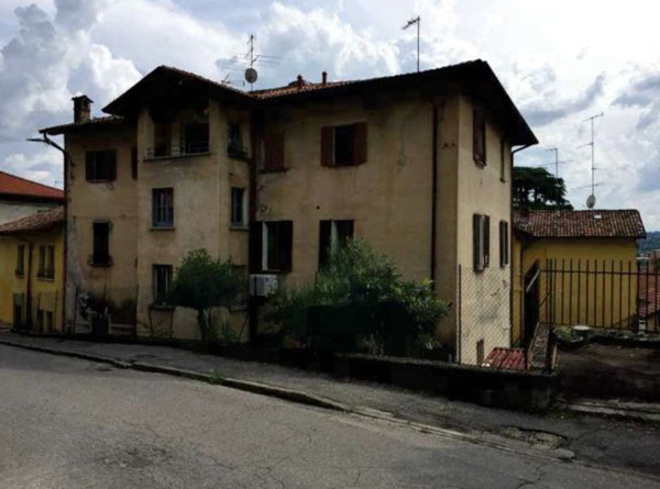 appartamento in vendita ad Erba