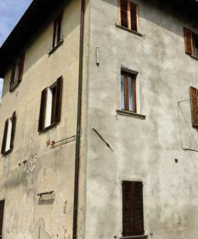appartamento in vendita ad Erba