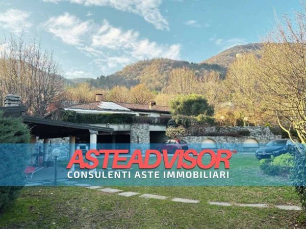 casa indipendente in vendita ad Erba