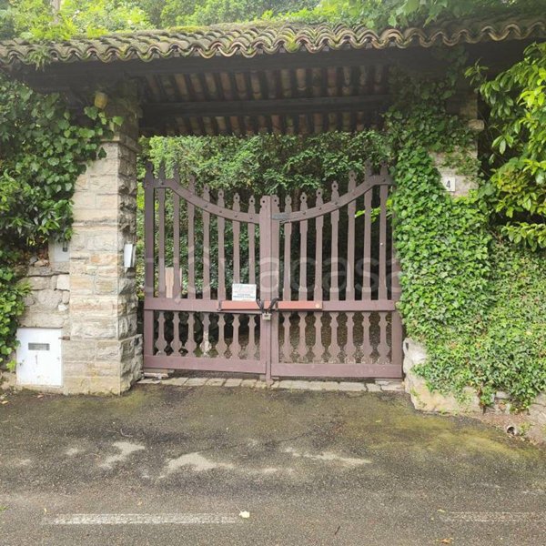 casa indipendente in vendita ad Erba