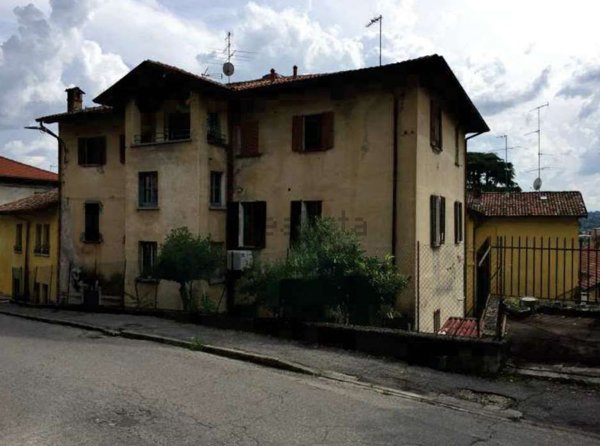 appartamento in vendita ad Erba