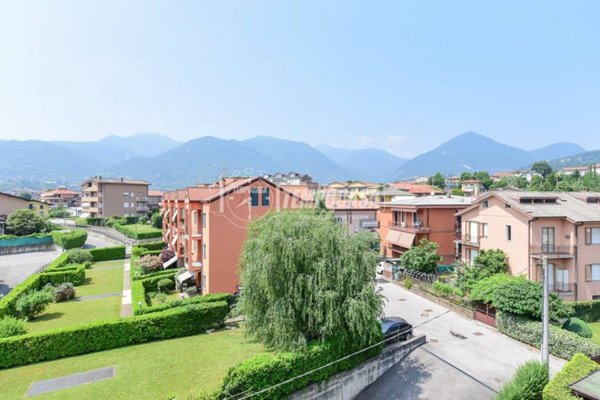 appartamento in vendita ad Erba