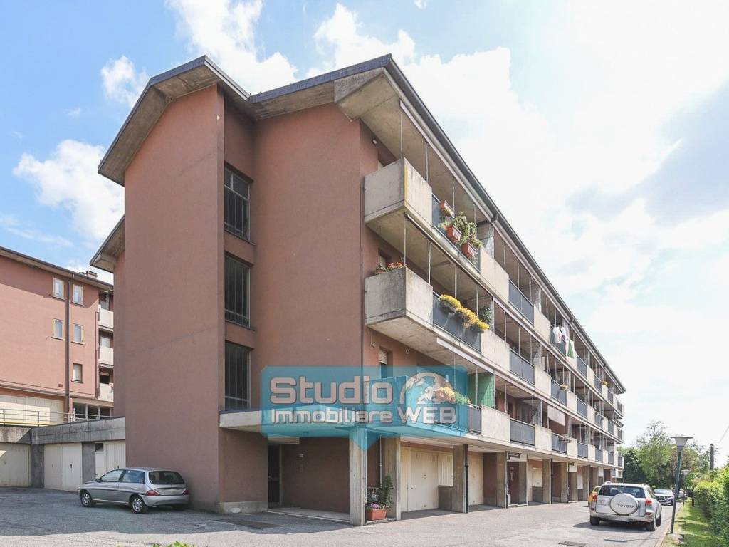 appartamento in vendita ad Erba