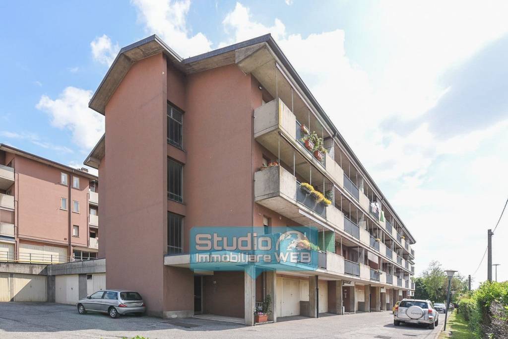 appartamento in vendita ad Erba