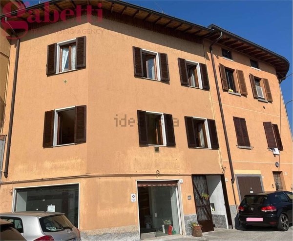 locale commerciale in vendita ad Erba