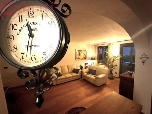 casa indipendente in vendita ad Erba