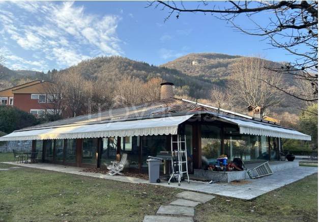 casa indipendente in vendita ad Erba