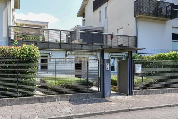 casa indipendente in vendita ad Erba