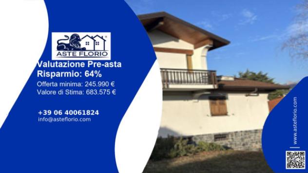 casa indipendente in vendita ad Erba