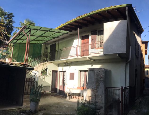 casa semindipendente in vendita ad Erba