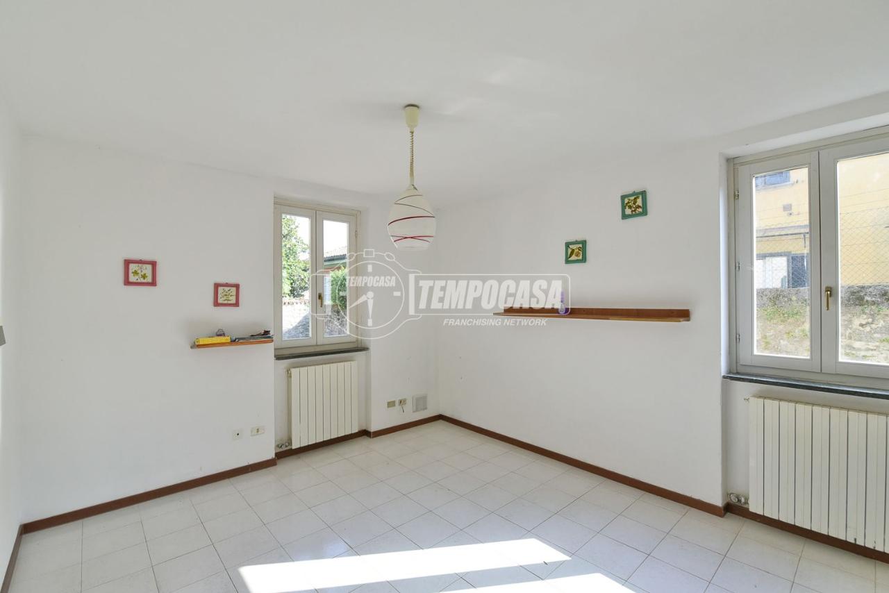 appartamento in vendita ad Erba