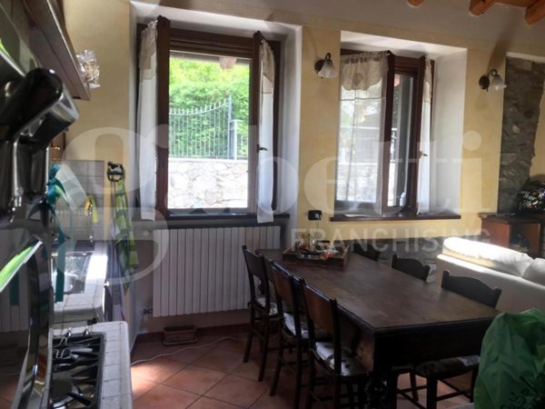 appartamento in vendita ad Erba