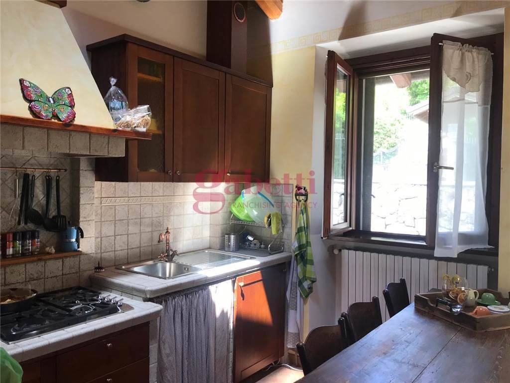 appartamento in vendita ad Erba