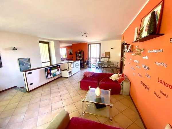 casa indipendente in vendita ad Erba