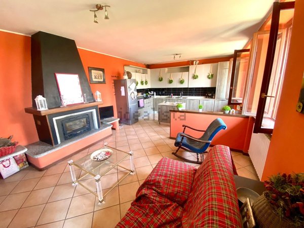 casa indipendente in vendita ad Erba
