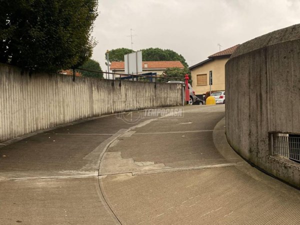 negozio in vendita ad Erba