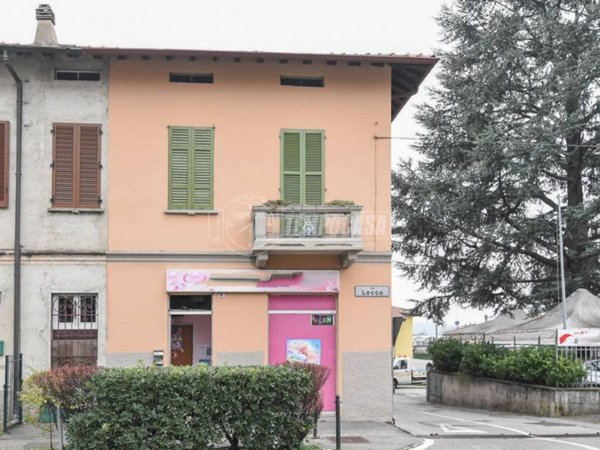negozio in vendita ad Erba