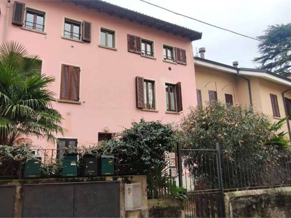 appartamento in vendita ad Erba