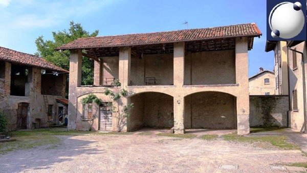 casa indipendente in vendita ad Erba