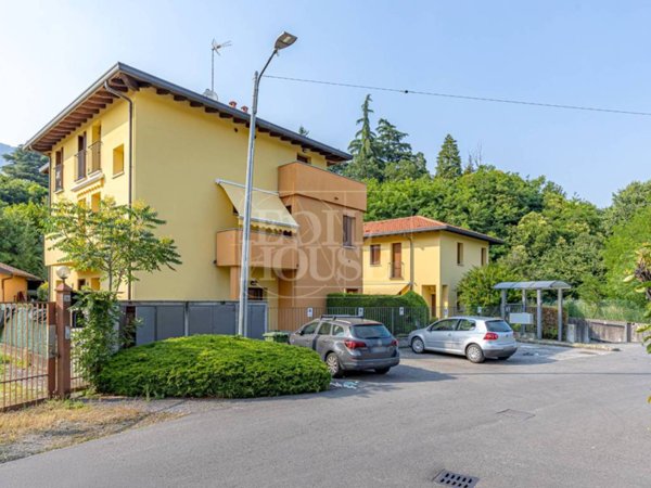 appartamento in vendita ad Erba