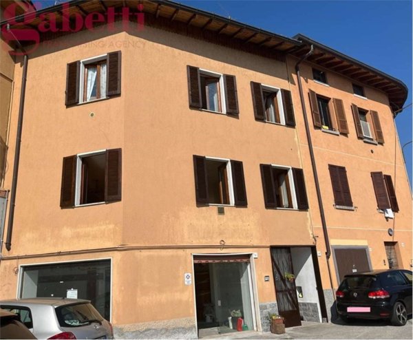 casa indipendente in vendita ad Erba