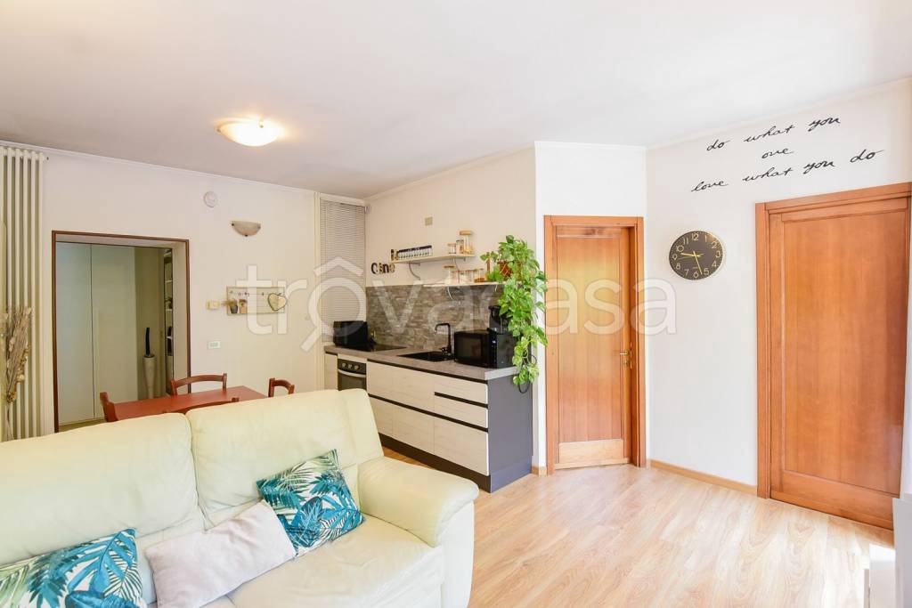 appartamento in vendita ad Erba