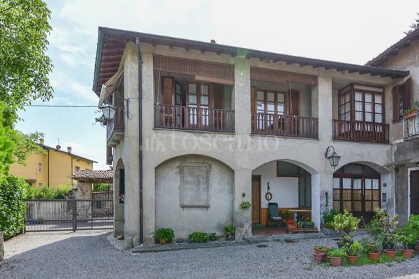 casa semindipendente in vendita ad Erba