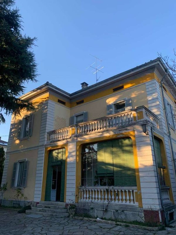 casa indipendente in vendita ad Erba