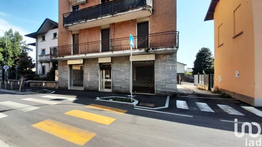 negozio in vendita ad Erba