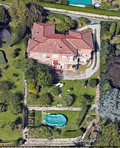 casa indipendente in vendita ad Erba