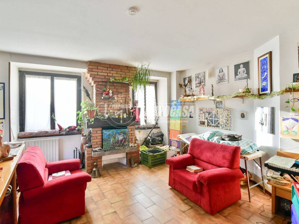 appartamento in vendita ad Erba