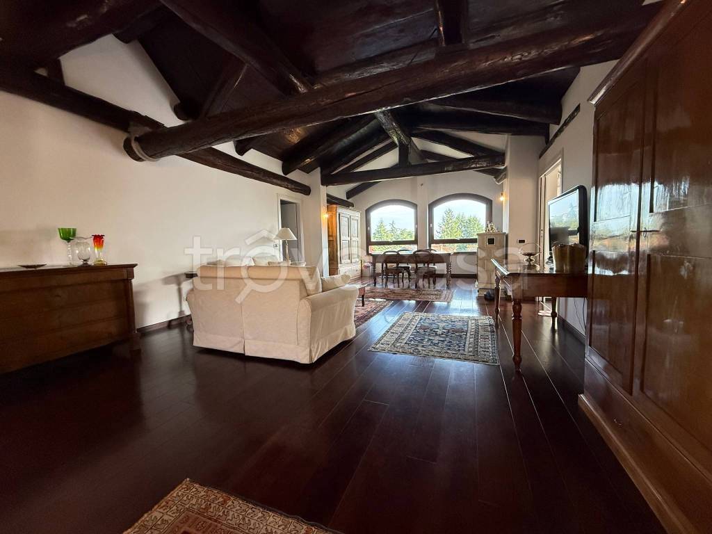 appartamento in vendita ad Erba