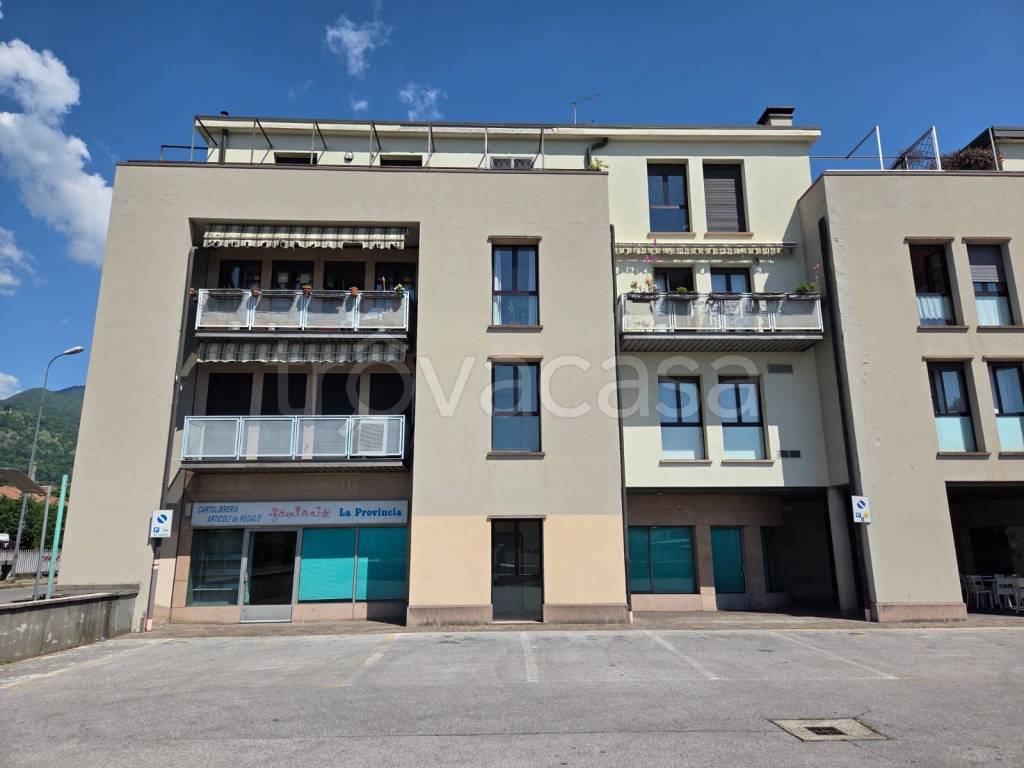 appartamento in vendita ad Erba