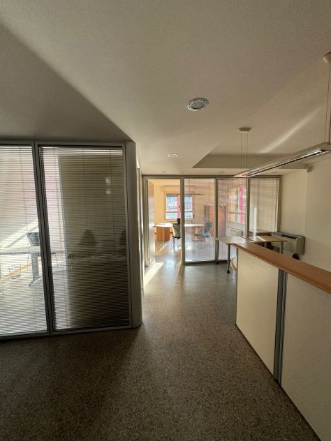 ufficio in vendita ad Erba