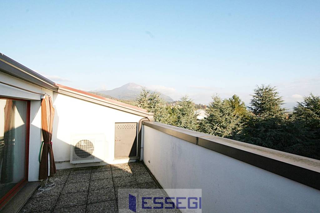 appartamento in vendita ad Erba